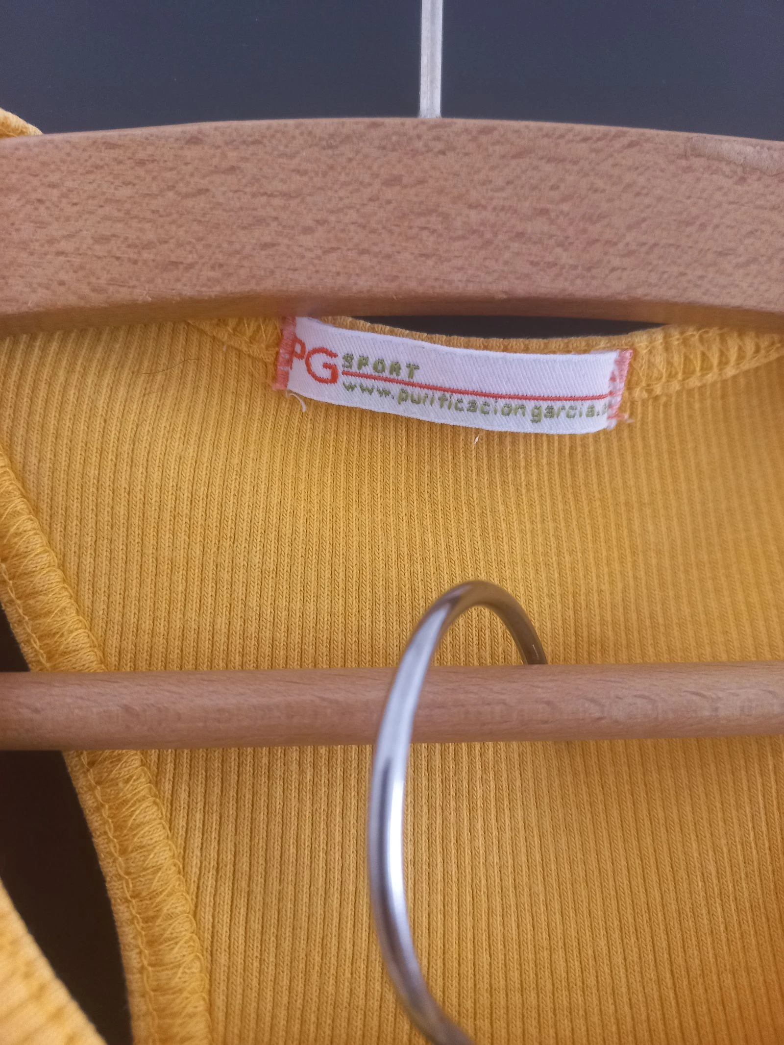 Purificação Garcia - top elegante de algodão e tecido acetinado amarelo – photo 4